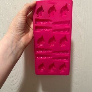 Wilton Fuchsia Unicorn Silicone Mold
